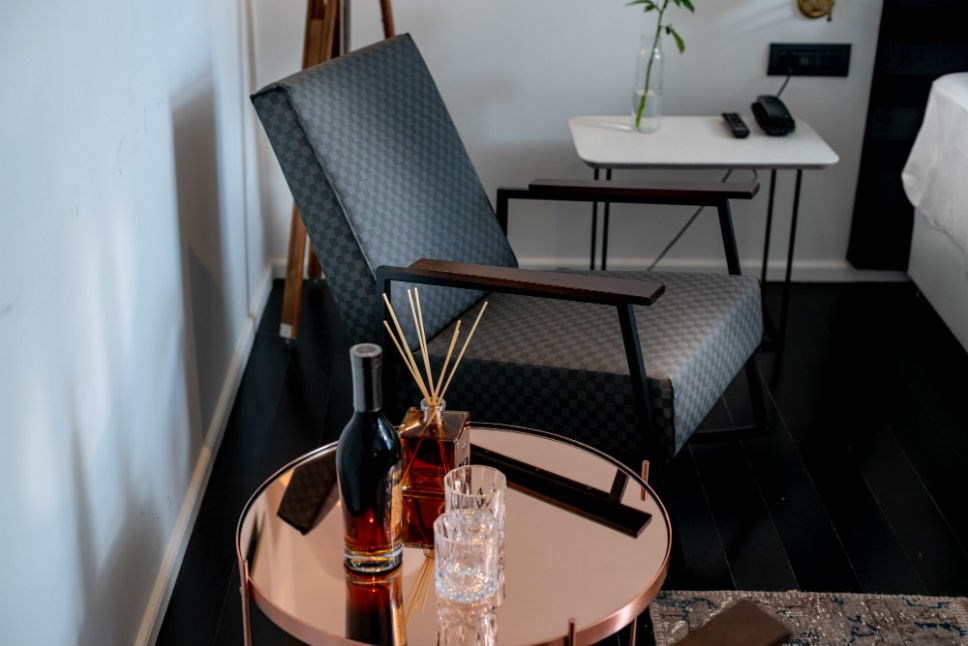 מלון הבוטיק ליר גדרה | פינת ישיבה חדר גארדן