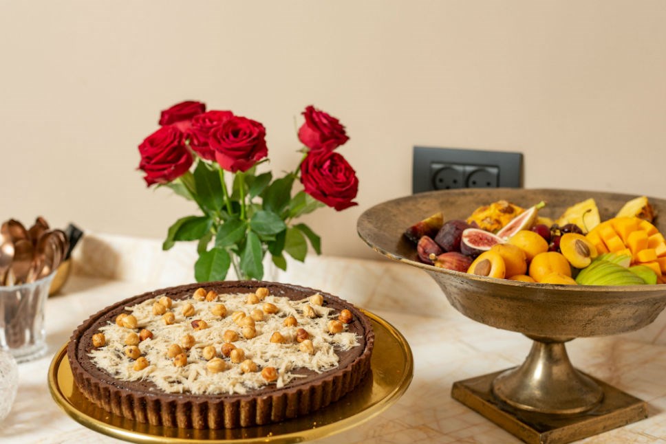 מלון הבוטיק ליר גדרה | עוגת פאי וקערת פירות