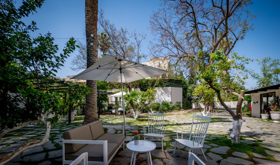 מלון הבוטיק ליר גדרה | פינות ישיבה בגן 