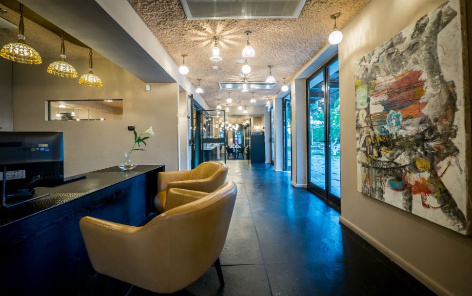 מלון הבוטיק ליר גדרה | דלפק קבלה בלובי